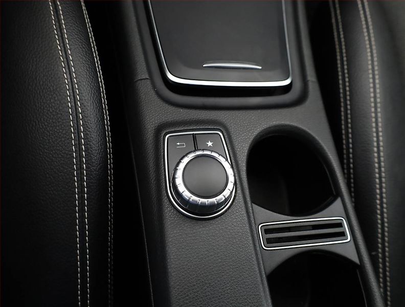 Mercedes-Benz Třídy A (2016) A 180 d, Automat, Kůže - fotka 13 z 20