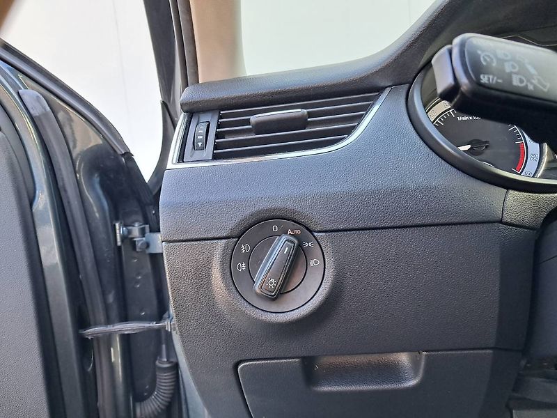 Škoda Octavia (2018) OCTVIA COMBI III FC STYLE 2.0 - fotka 16 z 26
