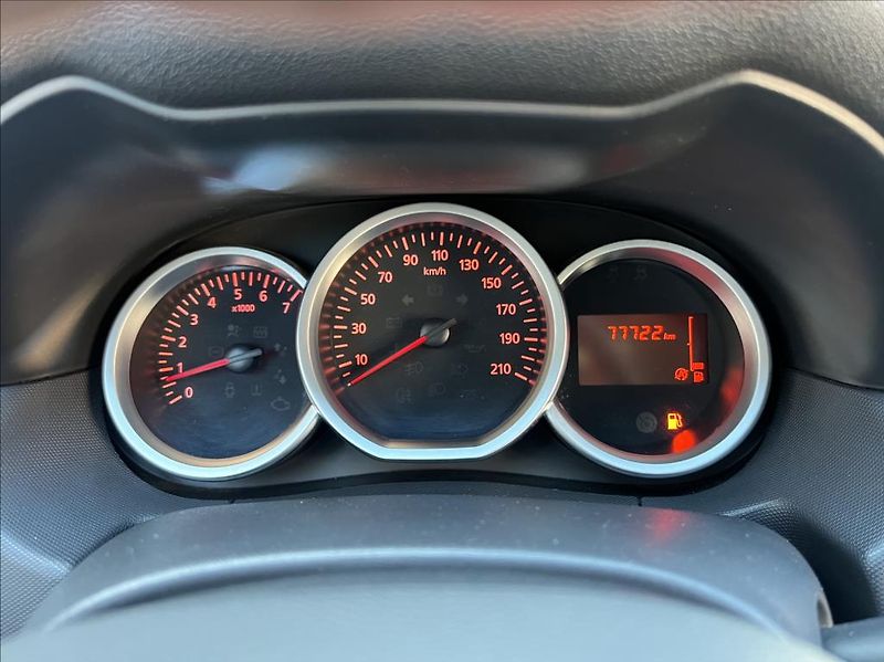Dacia Duster 1,6 SCe / LPG / KLIMA /1.maj - fotka 21 z 32