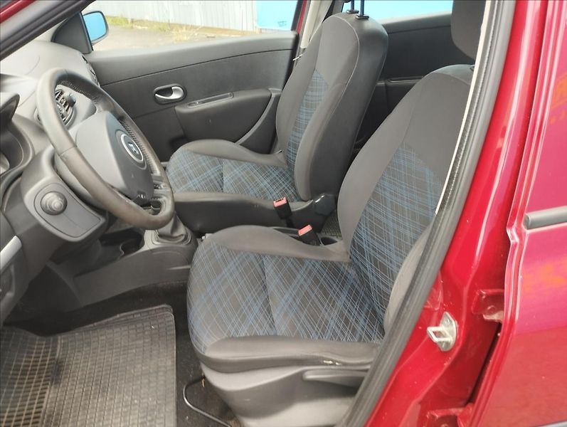 Renault Clio 1,2 55KW Garážované, Servisova - fotka 7 z 17