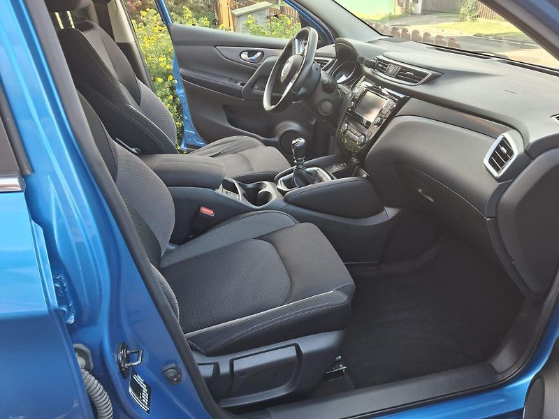 Nissan Qashqai (2018) Nová STK,1,6 benzín,N-connecta - fotka 16 z 25