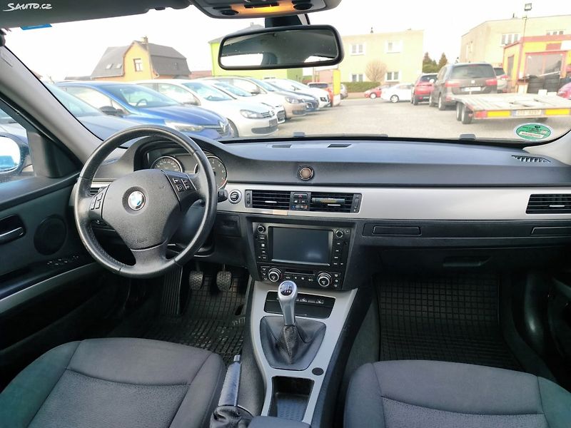 BMW Řada 3 (2008) - fotka 28 z 46