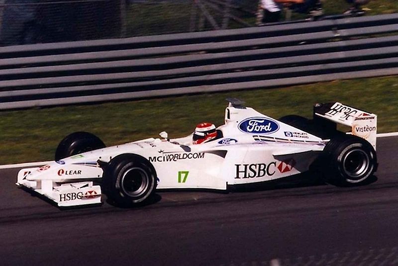 Před nedávnem jeden z legendárních závodníků Formule 1 všech dob Jackie Stewart, kterému se přezdívalo „Létající Skot“, oslavil 85. narozeniny.