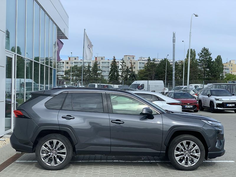 Toyota RAV4 EXECUTIVE SKYVIEW 2.5 HEV 4WD - fotka 10 z 37