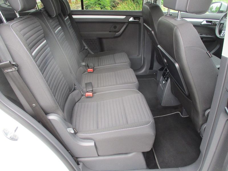 Volkswagen Touran TDI CUP*77KW*TZ*NAVI*VÝHŘEV* - fotka 29 z 50
