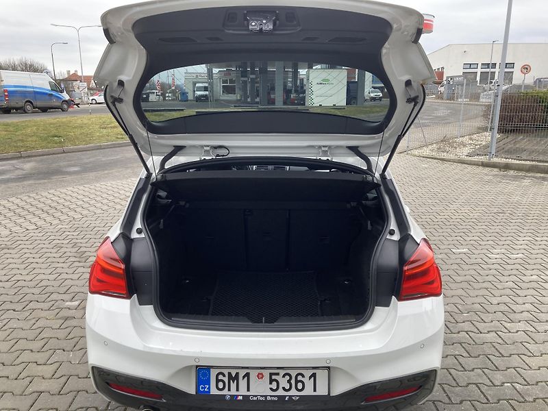 BMW Řada 1 (2016) 118d xDrive, M paket, serviska - fotka 29 z 35