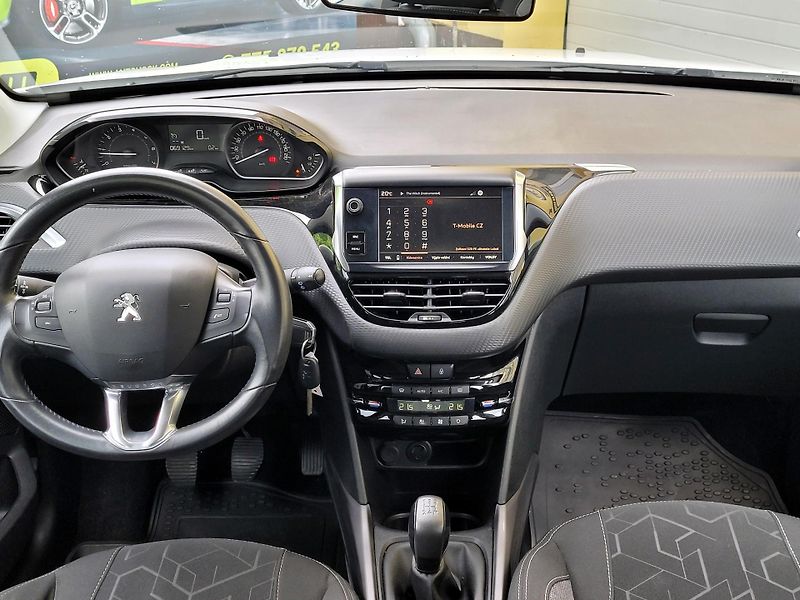Peugeot 2008 1,2 MÁLO NAJETO*CZ,SERVIS - fotka 26 z 39