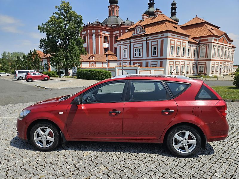 Kia Ceed (2011) 1.4 66kw, MOŽNÉ SPLÁTKY  - fotka 10 z 26