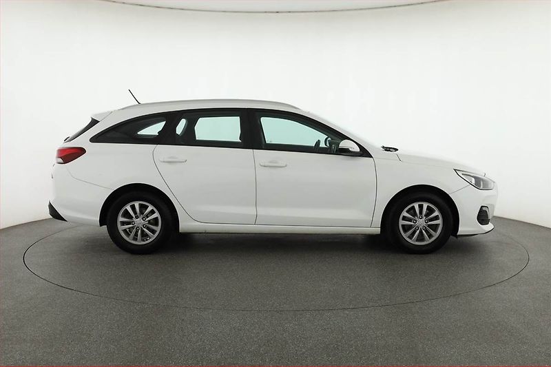 Hyundai i30 (2018) 1.6 CRDi, Serv.kniha, Tempomat - fotka 6 z 15