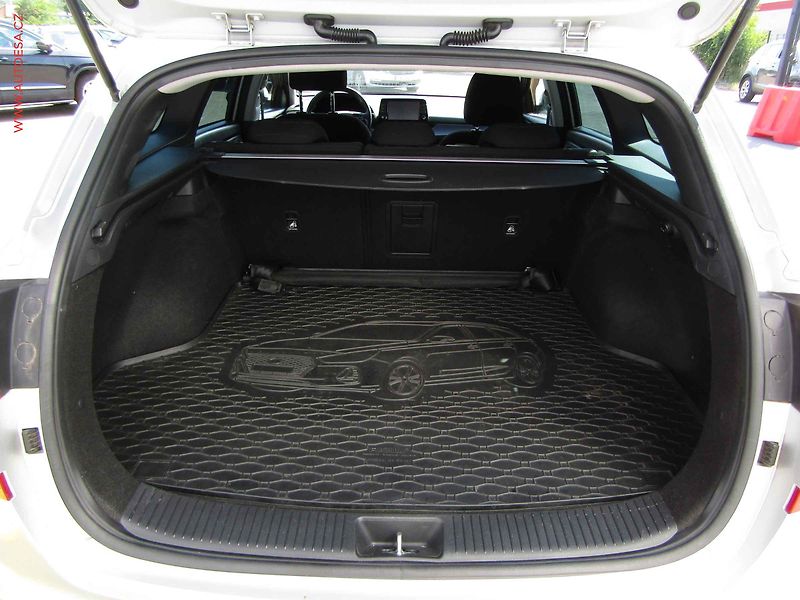 Hyundai i30 (2018) 1.4 T-GDi, 2.maj,ČR, AC - fotka 7 z 18