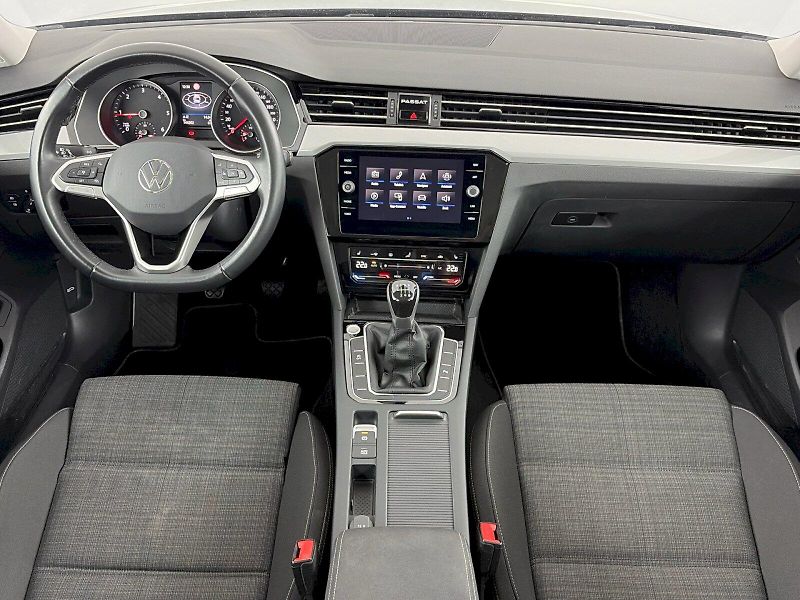 Volkswagen Passat (2022) Business 2.0 TDI 110kW - fotka 5 z 33