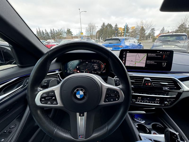 BMW Řada 5 (2022) 540d xDrive Touring - fotka 13 z 22