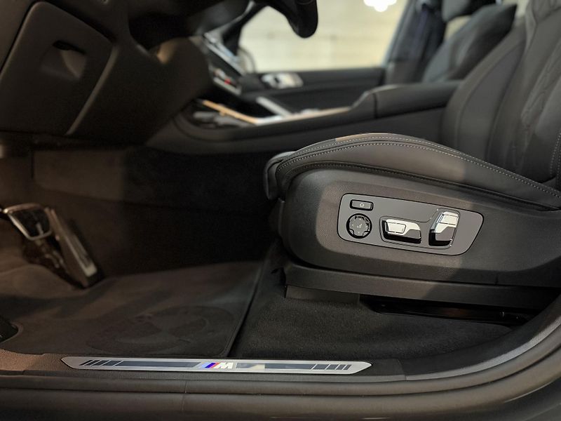 BMW X7 BMW X7 xDrive40d M-Sport  - fotka 29 z 50
