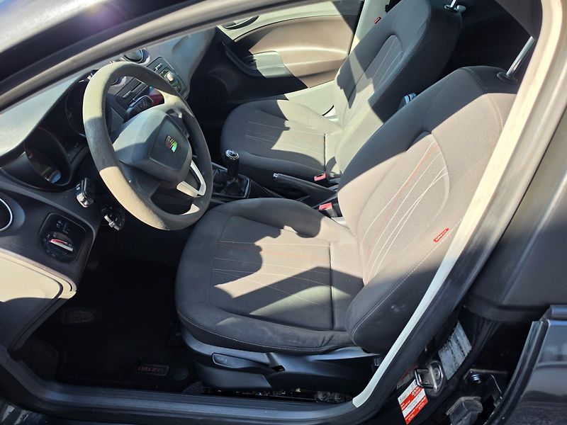 Seat Ibiza (2011) 1.4 i Rozvody - fotka 17 z 27