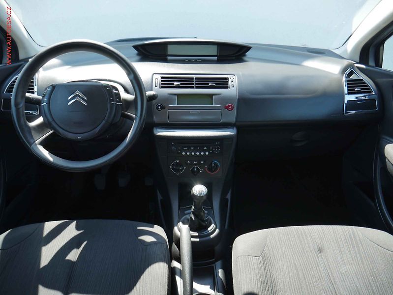 Citroën C4 (2010) 1.4i, ČR, AC, tempo - fotka 8 z 12