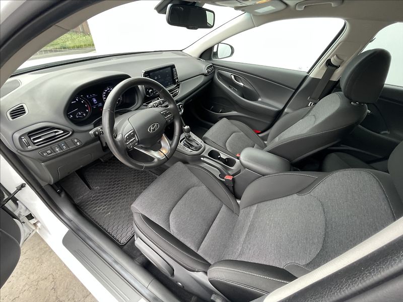 Hyundai i30 1,5 T-GDI AT7 Combi Smart PDC - fotka 5 z 22