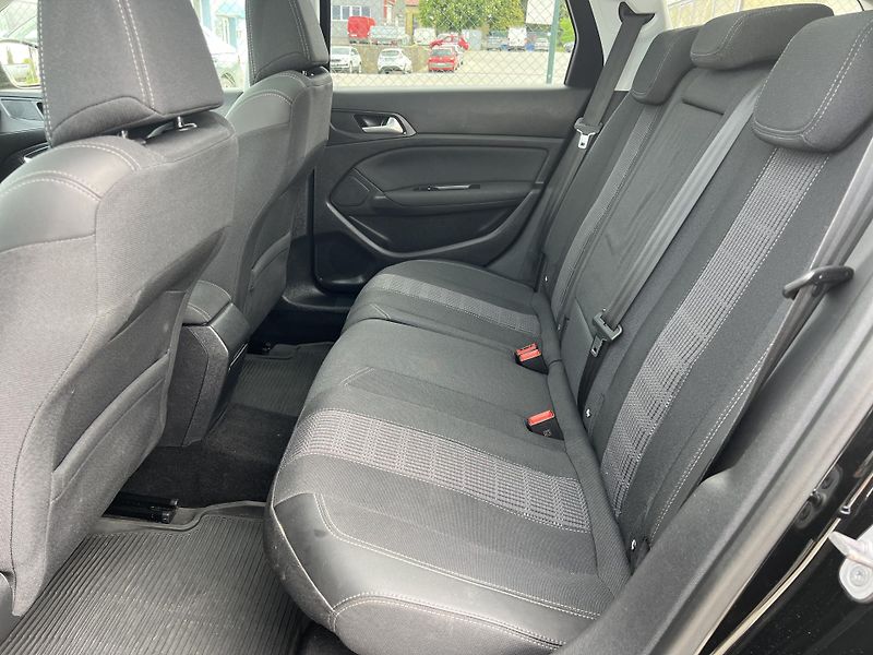 Peugeot 308 1.6HDi NAVI KLIMA TAŽNÉ ALU - fotka 26 z 45
