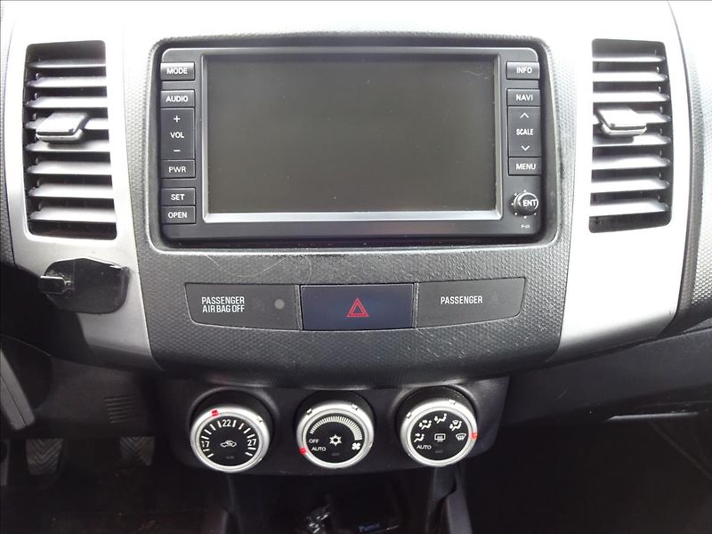 Peugeot 4007 2,2 HDI 115kW 4x4 - fotka 34 z 53