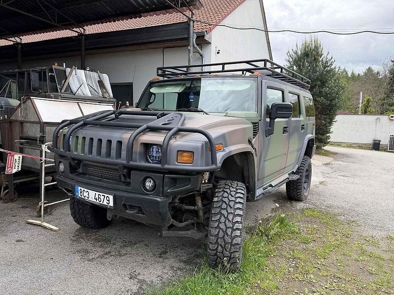 Karel Macků sbírá vojenskou techniku i veterány už nejméně tři dekády.