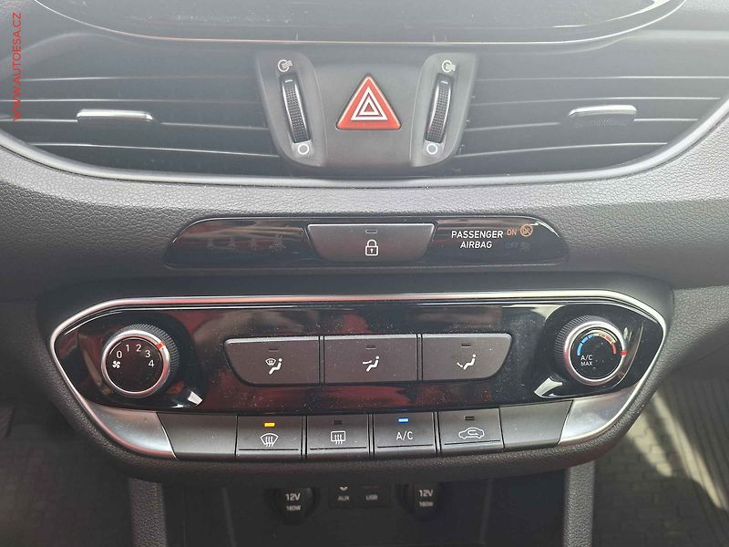 Hyundai i30 (2018) 1.4 TGDi, 2.maj,ČR, AC, tempo - fotka 17 z 19