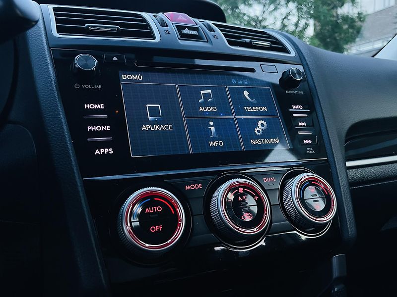 Subaru Forester 2.0i 4x4 AUT KAMERA VÝHŘEV LED - fotka 37 z 42