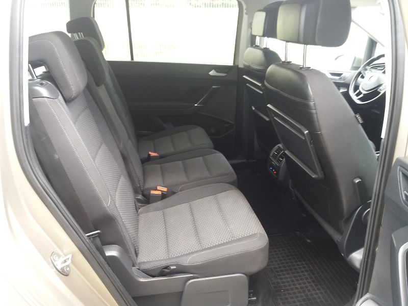 Volkswagen Touran 1.2TSi,81kW,7.MÍST,KAMER.VÝHŘE - fotka 23 z 28