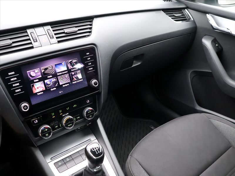 Škoda Octavia 1,6 TDI Ambition LED Navi - fotka 19 z 30
