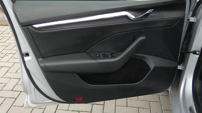 Škoda Octavia 2,0 TDI Style DSG 110 kW - fotka 8 z 24