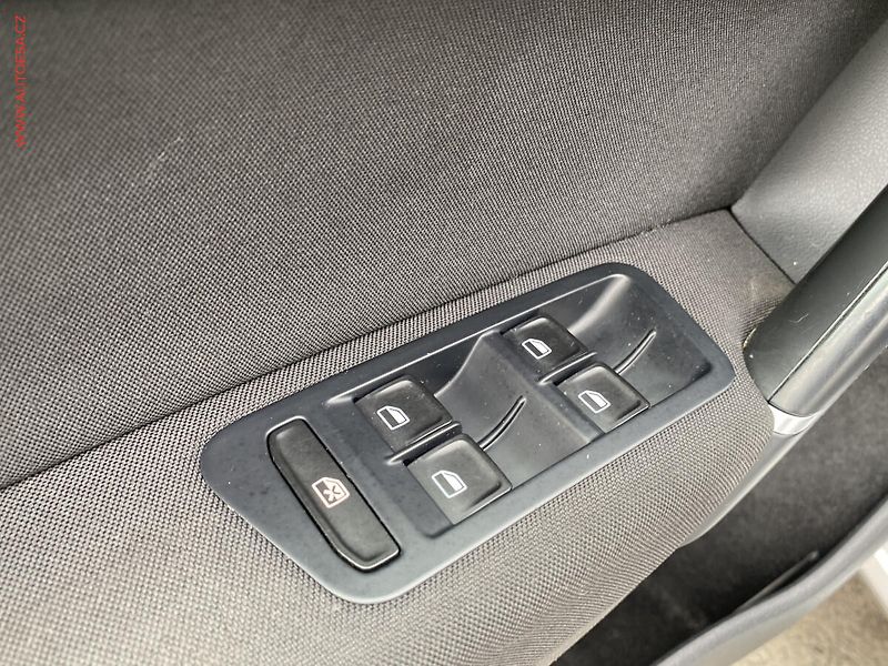 Volkswagen Golf Sportsvan (2015) 1.6 TDi, Lounge - fotka 13 z 17