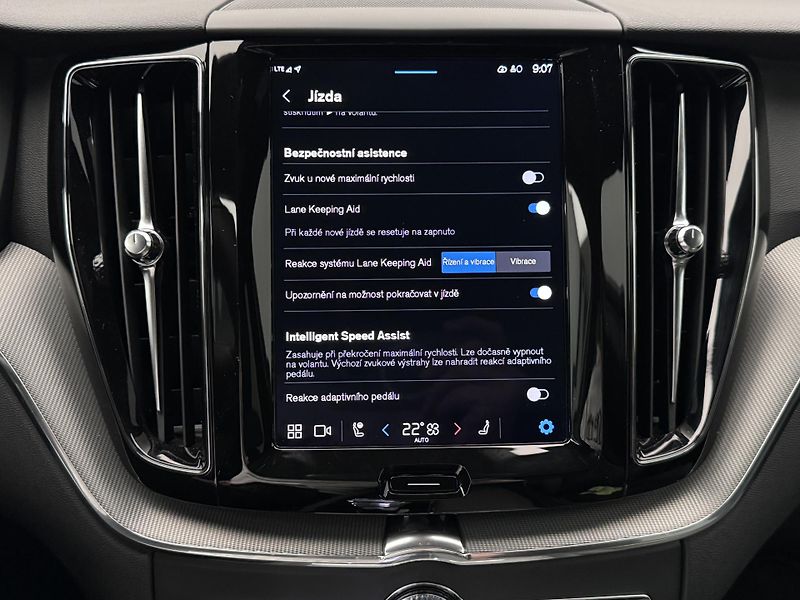 Volvo XC60 B5 AWD BLACK EDITION AUT  - fotka 41 z 49