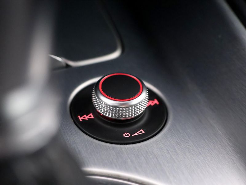 Audi TT 2,0 TFSI 169kW Quattro S-Line - fotka 27 z 38