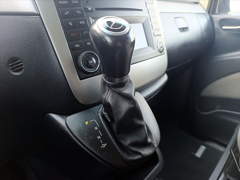 Mercedes-Benz Viano 3,0 CDi Automat SPANÍ 7míst - fotka 19 z 31