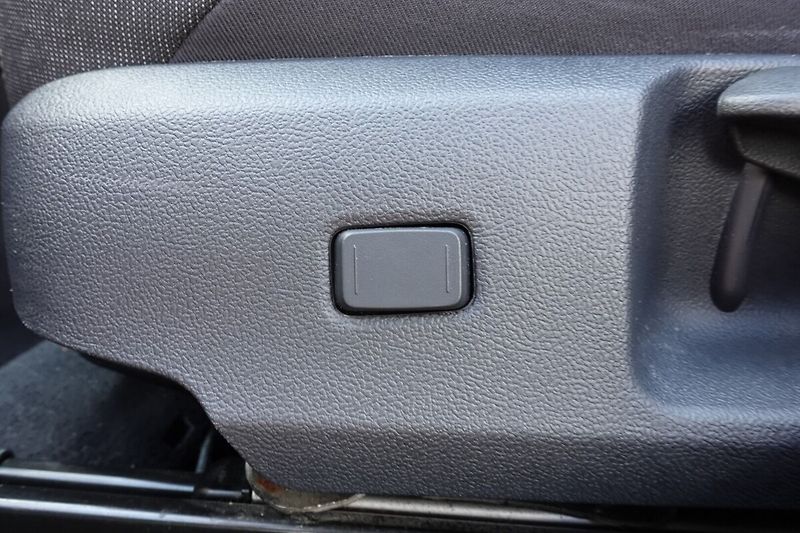 Toyota Corolla 2,0 HEV Comfort Tech TS - fotka 18 z 31