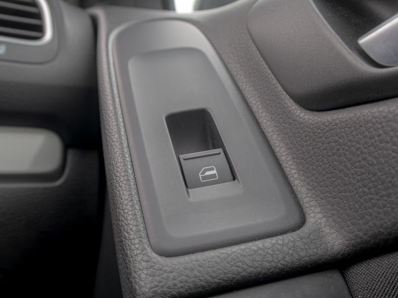 Volkswagen Golf (2012) 1.6TDI 77KW – SERVIS - fotka 24 z 46