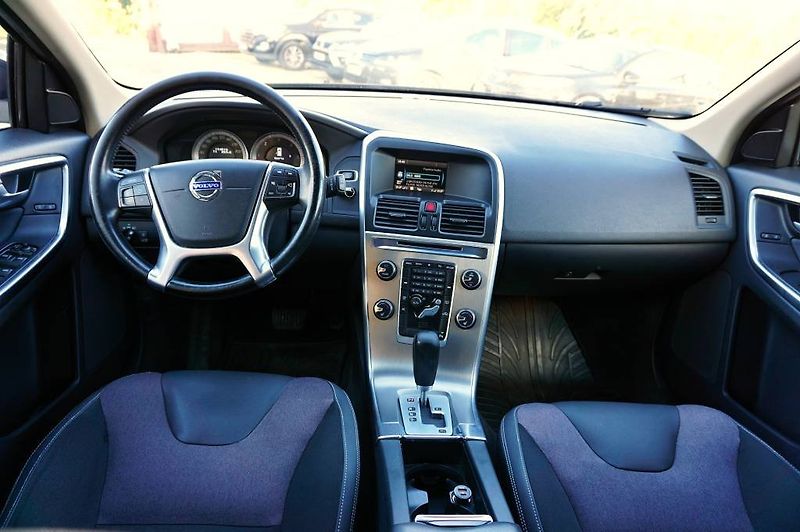 Volvo XC60 (2012) 2,0 D3 120 kW - fotka 21 z 35