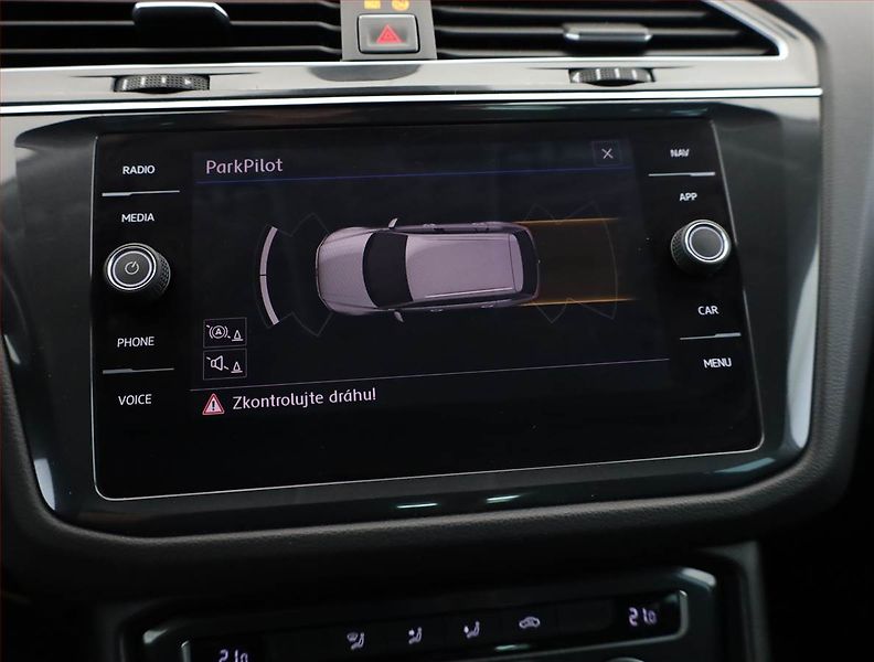Volkswagen Tiguan (2018) Comfortline 2.0 TDI, 4X4 - fotka 13 z 17