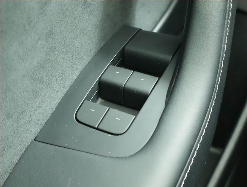 Tesla Model 3 (2023) Standard Range LFP, SoH 96% - fotka 16 z 23