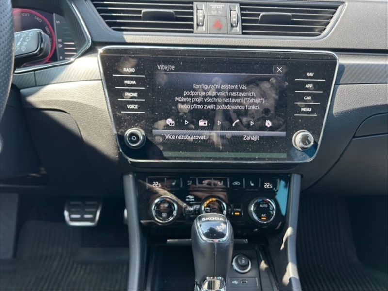 Škoda Superb 2,0 TDI 110 Sportline DSG - fotka 10 z 11