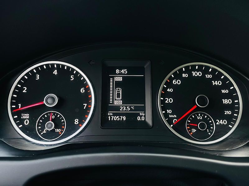 Volkswagen Tiguan 1.4TSI MANUÁL SENZORY TAŽNÉ - fotka 45 z 47