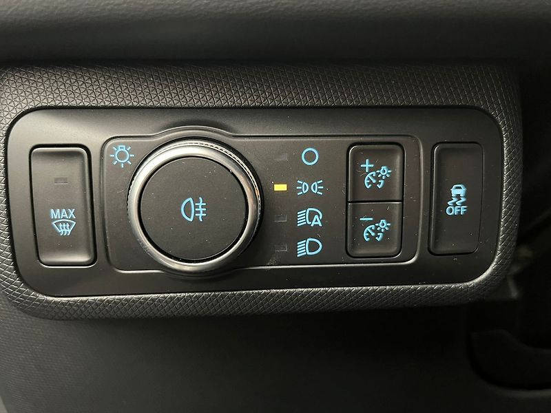 Ford Mustang Mach-E Standard Range AWD, SoH 93,1 % - fotka 25 z 53