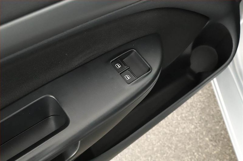 Škoda Octavia (2012) 2.0 TDI, Park. senzory - fotka 8 z 12