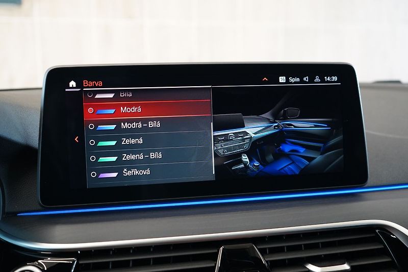 BMW Řada 5 M550i xDrive, Nezávislé, Laser - fotka 35 z 50