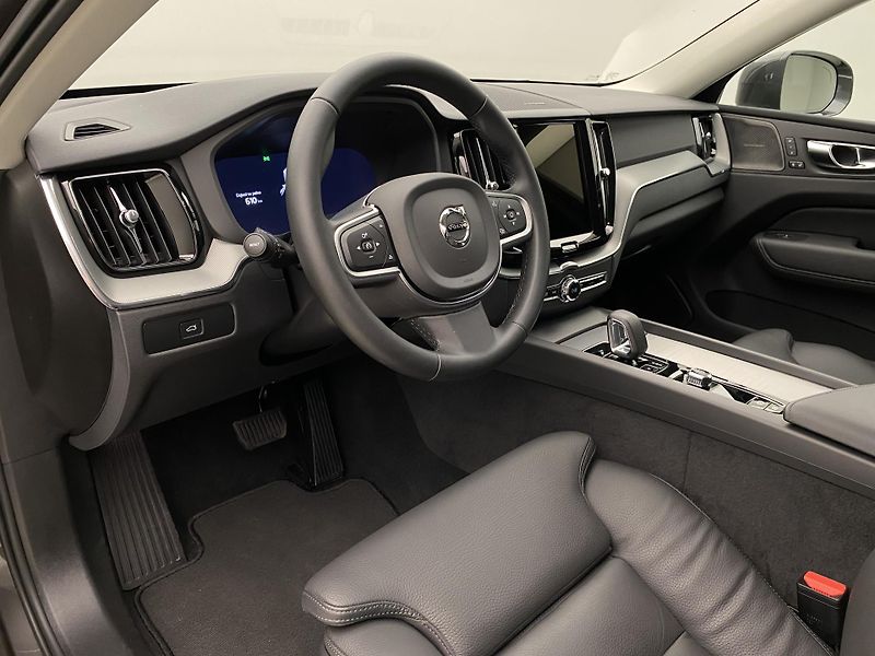 Volvo XC60 B5 AWD CORE AUT REZERVACE - fotka 4 z 52