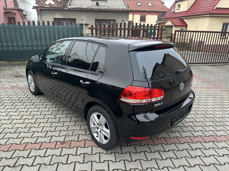 Volkswagen Golf 1,6 MPI - fotka 7 z 20