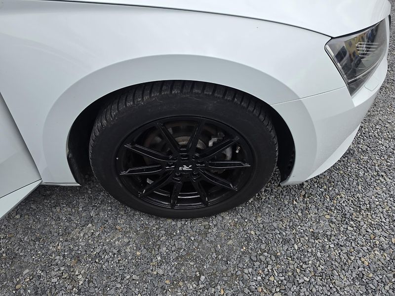 Škoda Superb 2.0 TDI DSG Led Kei TZ Canton  - fotka 8 z 24