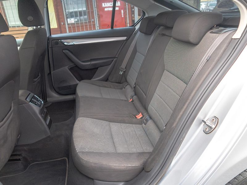 Škoda Octavia (2012) ČR 1.2TSI – NAVIGACE - fotka 33 z 44