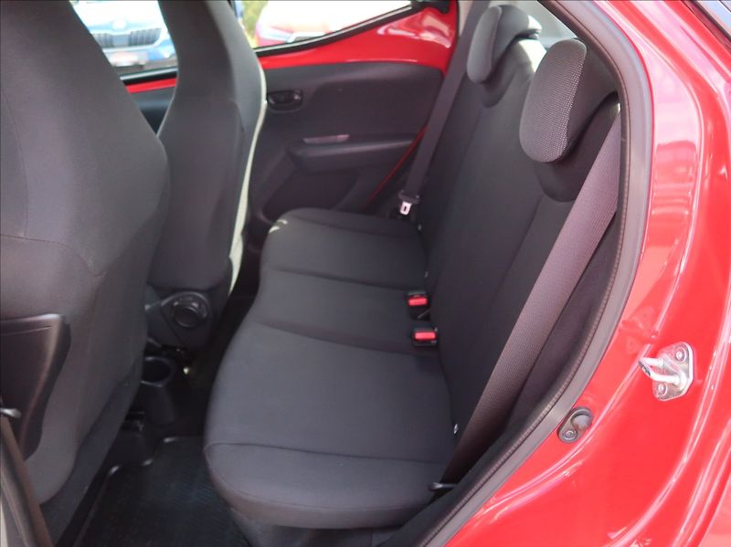 Toyota Aygo 1,0 i,NovéČR,klima,38tkm - fotka 17 z 21
