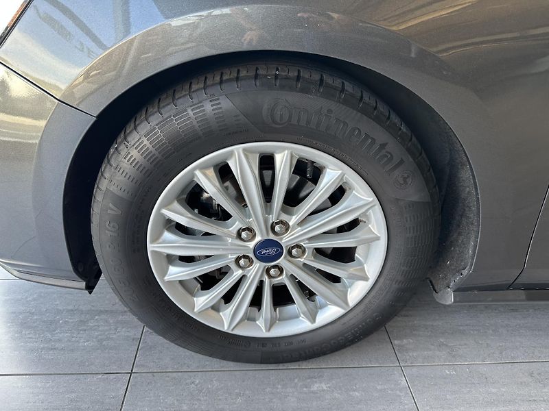 Ford Focus Titanium 1.0 EcoBoost 125k man - fotka 8 z 25