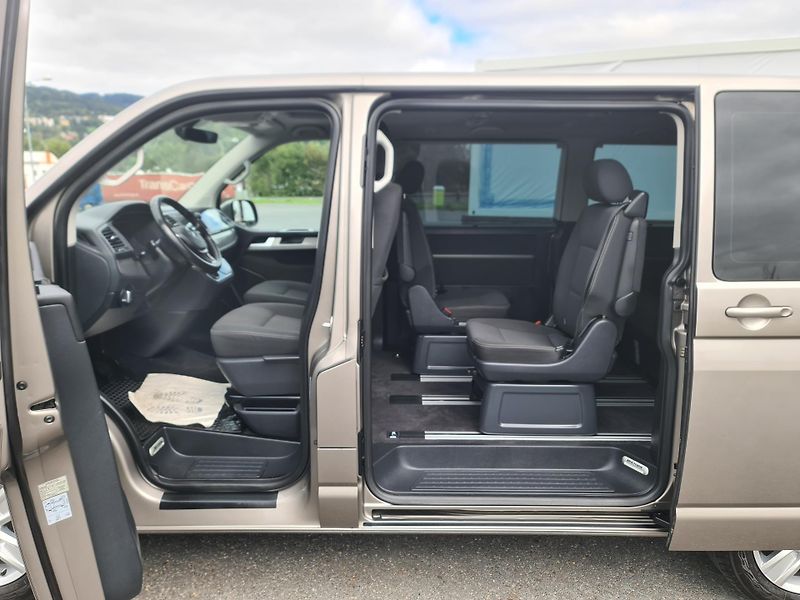 Volkswagen Multivan (2016) T6 2.0 TDi 110-KW NAVI OLOMOUC - fotka 44 z 103