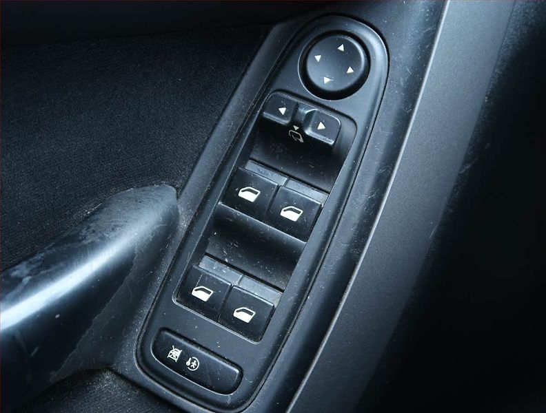 Citroën C4 Picasso (2008) 1.6 HDi, po STK, Tažné, Klima - fotka 14 z 14